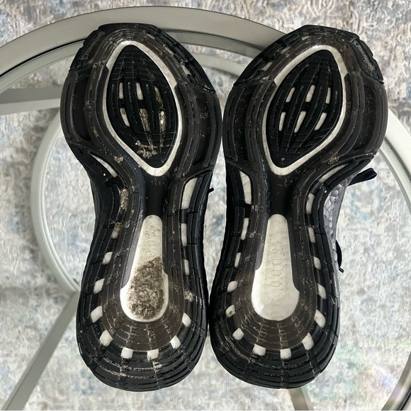 ADIDAS UltraBoost 21 running shoe. Size 7.5 worn once - Picture 4 of 15